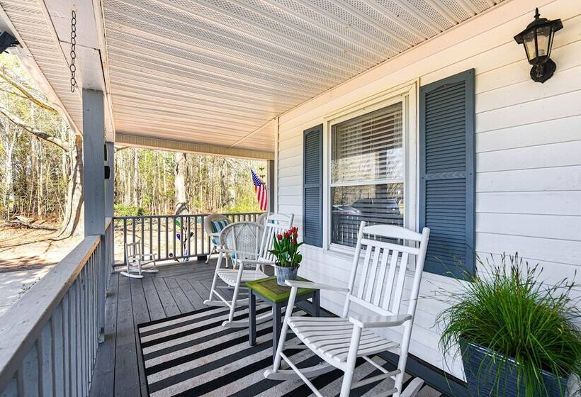 The Farmhouse  In Fort Lawn W/ Fire Pit & Deck!