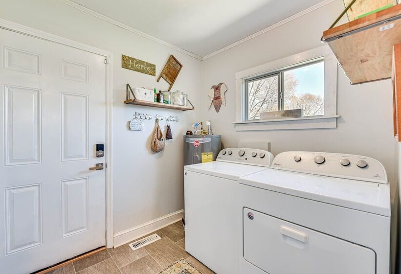 The Farmhouse  In Fort Lawn W/ Fire Pit & Deck!