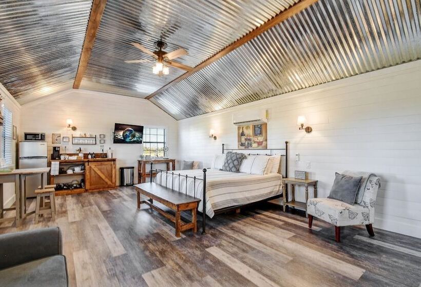 The Meadow Hill Country Sunset Views!