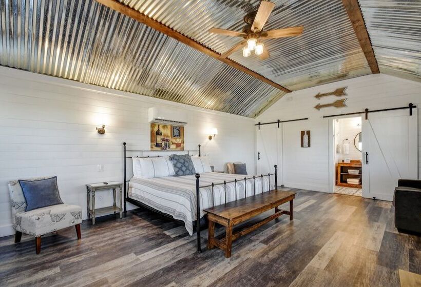 The Meadow Hill Country Sunset Views!