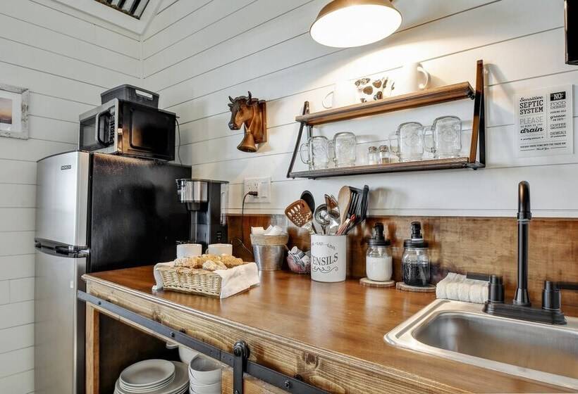 The Windmill Breathtaking Hill Country Views!