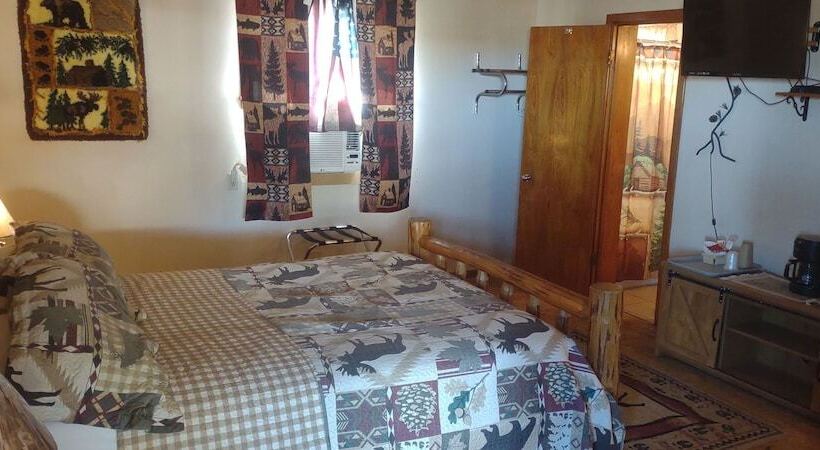 The Yucca Motel And Cabins