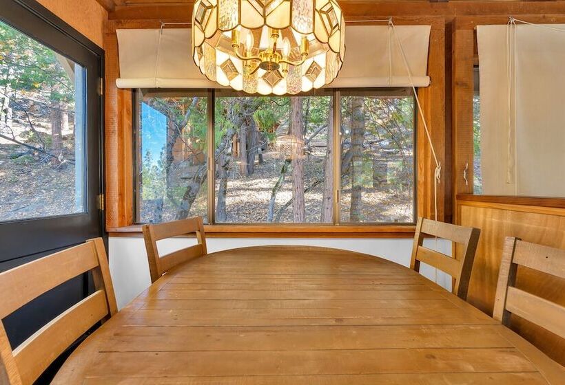 Timber Lodge Yosemite Enveloped In Nature!