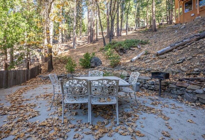 Timber Lodge Yosemite Enveloped In Nature!