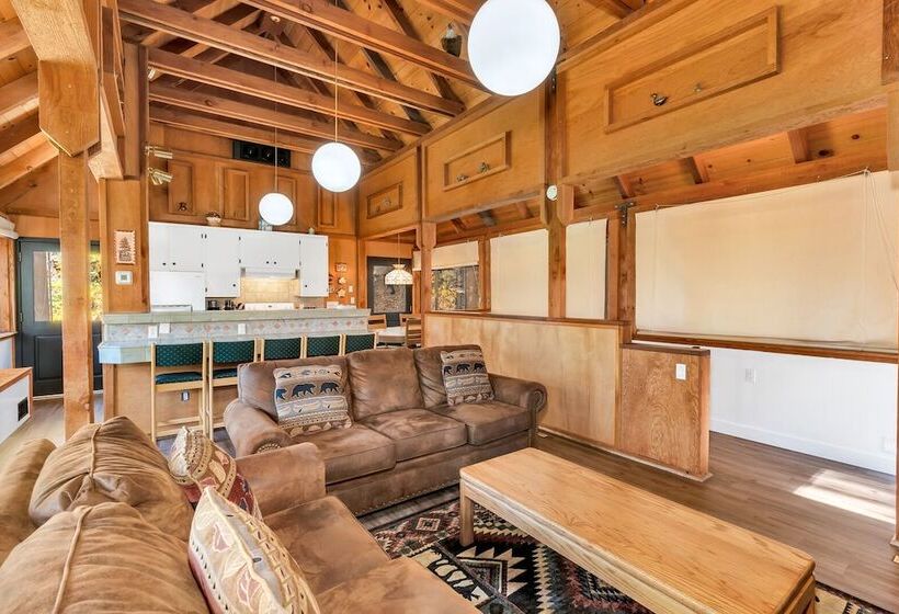 Timber Lodge Yosemite Enveloped In Nature!