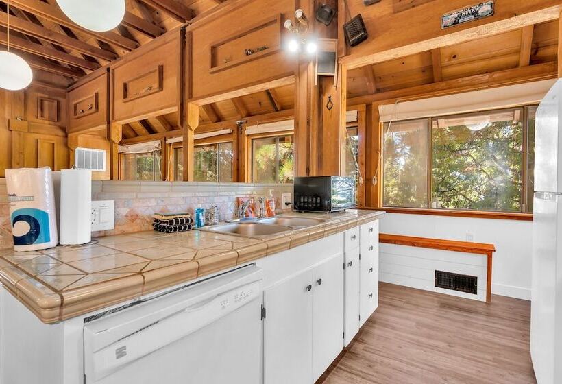 Timber Lodge Yosemite Enveloped In Nature!