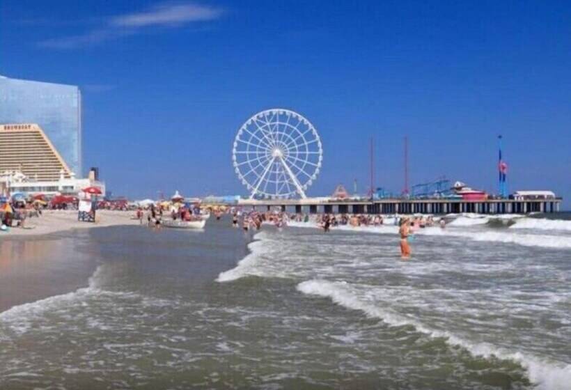 Two Separate Stylish Cozysuites On The Boardwalk