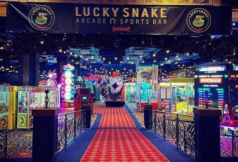 Two Separate Stylish Cozysuites On The Boardwalk