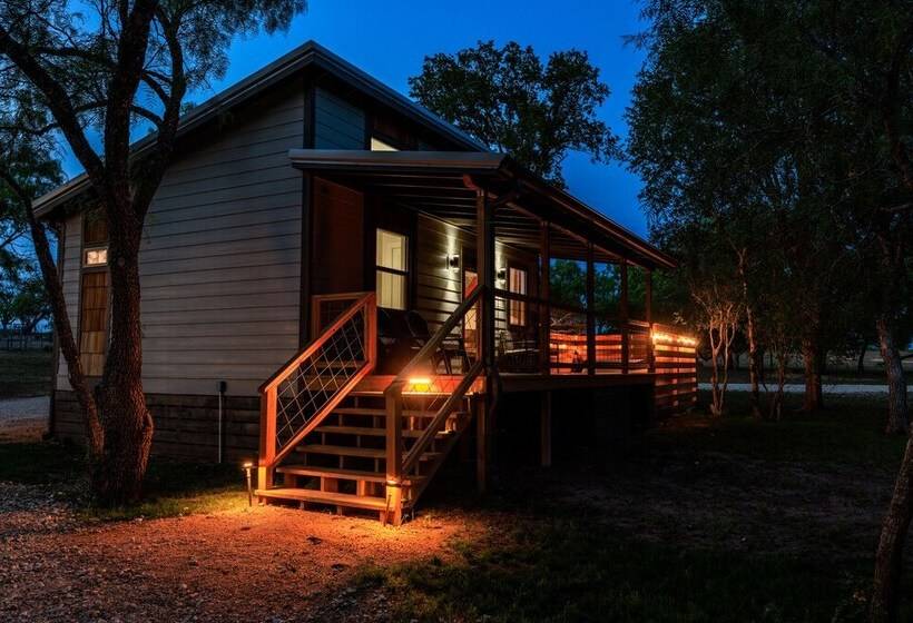 Verbena Waterfront With Hot Tub