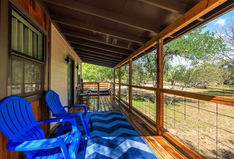 Verbena Waterfront With Hot Tub