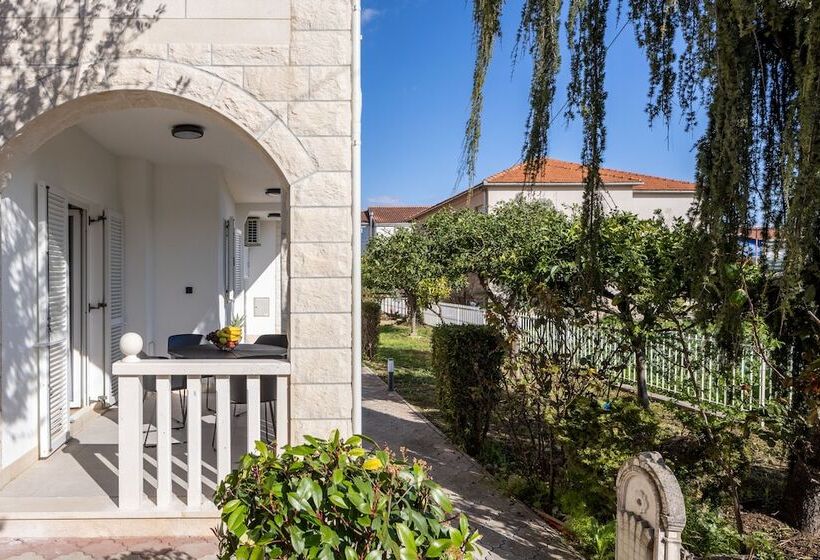 Vipo Seget Apartments