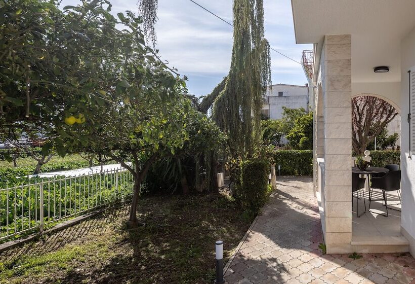 Vipo Seget Apartments