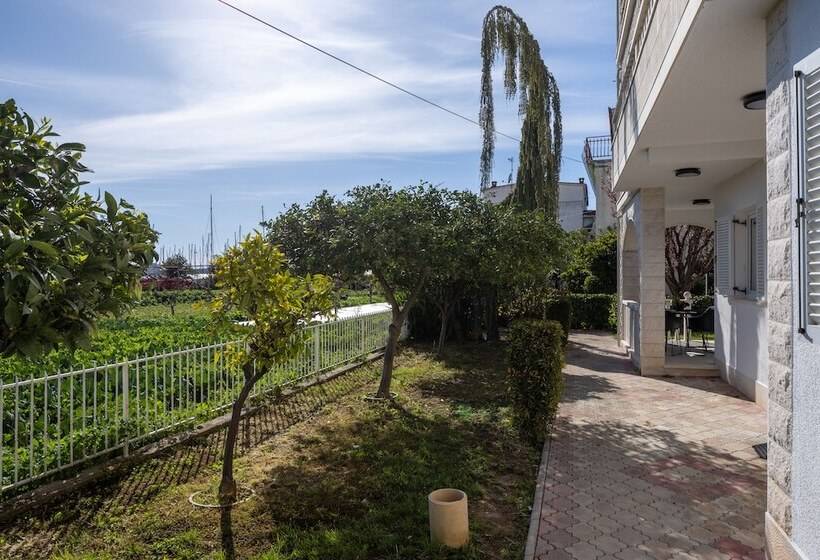 Vipo Seget Apartments