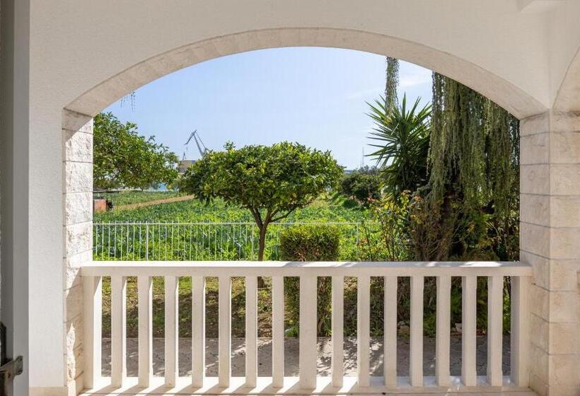 Vipo Seget Apartments