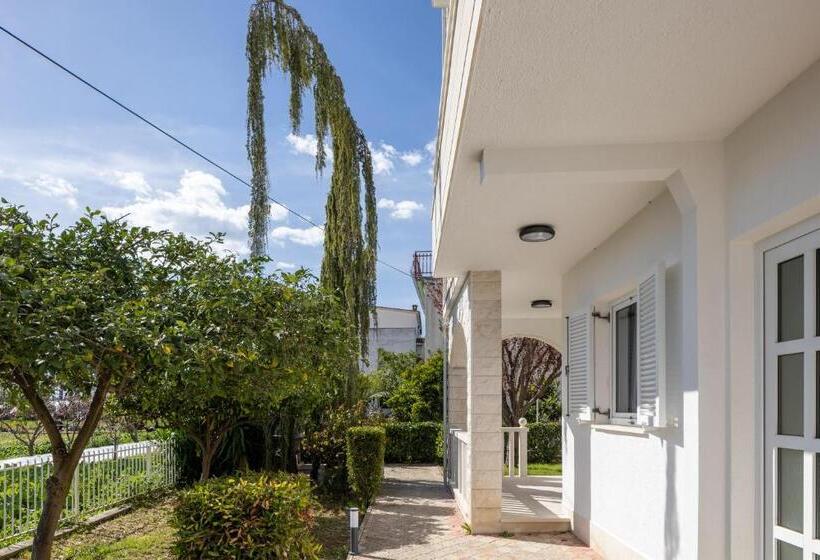 Vipo Seget Apartments