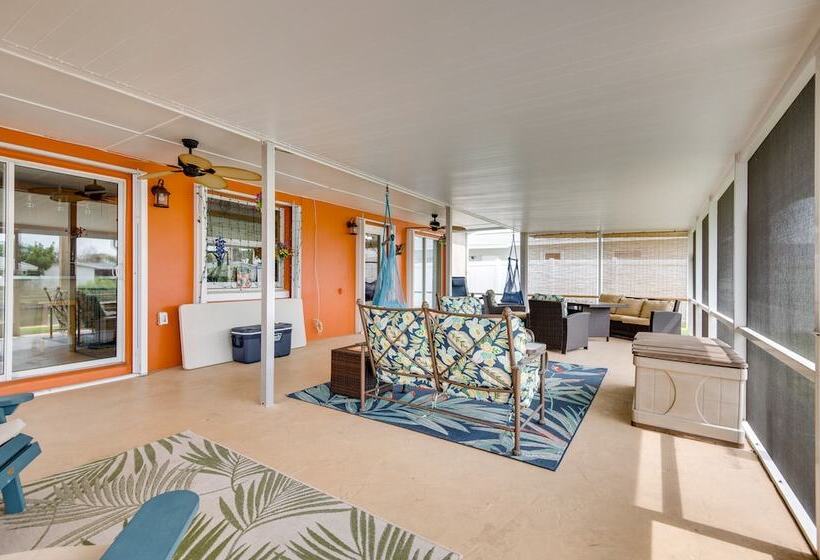 Spacious Waterfront Home In Merritt Island W/ Pool