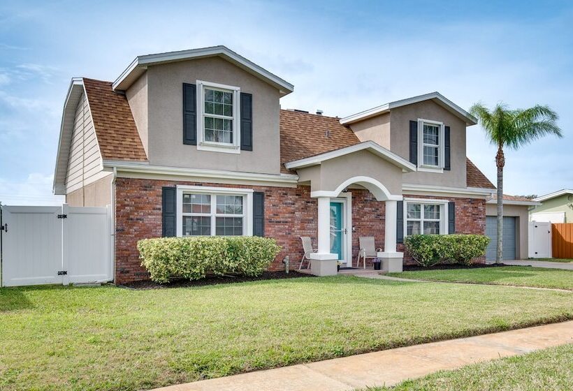 Spacious Waterfront Home In Merritt Island W/ Pool