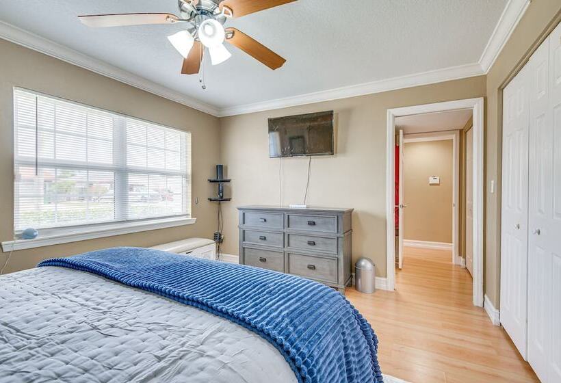 Spacious Waterfront Home In Merritt Island W/ Pool