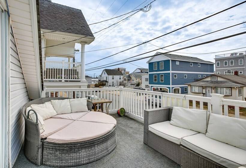 Wildwood Retreat W/ 2 Balconies: 5 Blocks To Beach