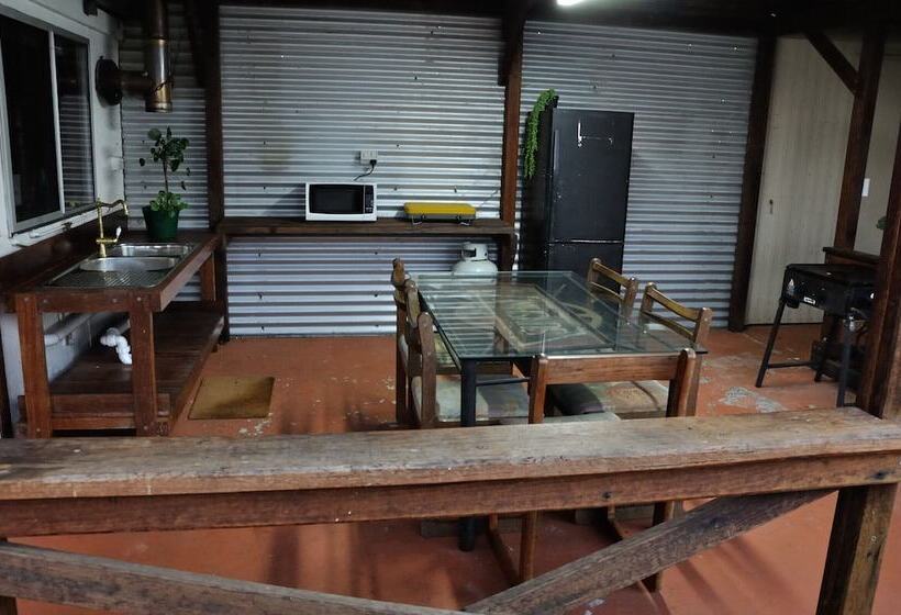 Wilga Farm Stay   Shearer S Shacks   Single