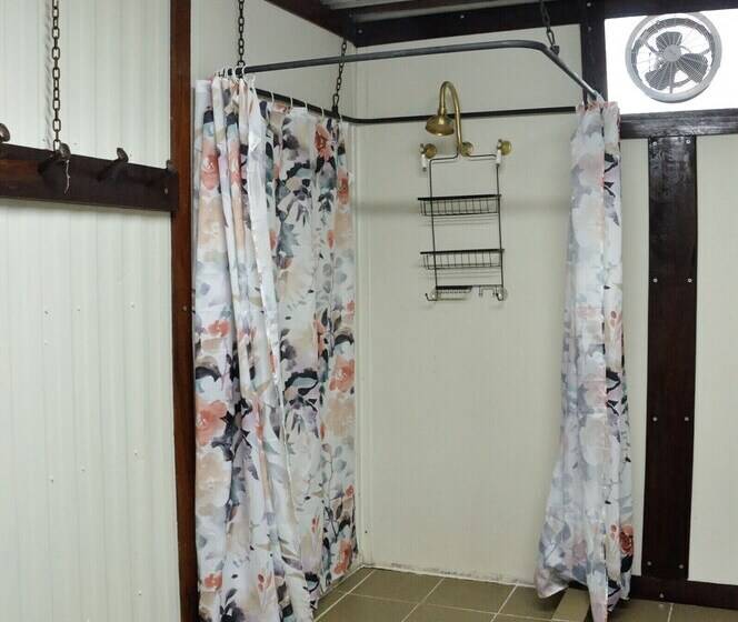 Wilga Farm Stay   Shearer S Shacks   Single