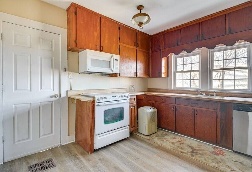 Winchester Home W/ Large Yard: Near Tims Ford Lake