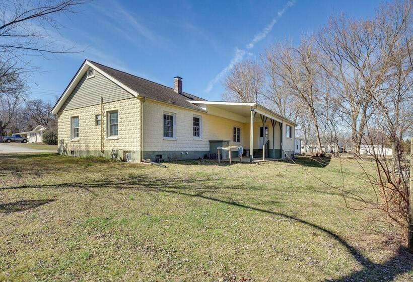Winchester Home W/ Large Yard: Near Tims Ford Lake
