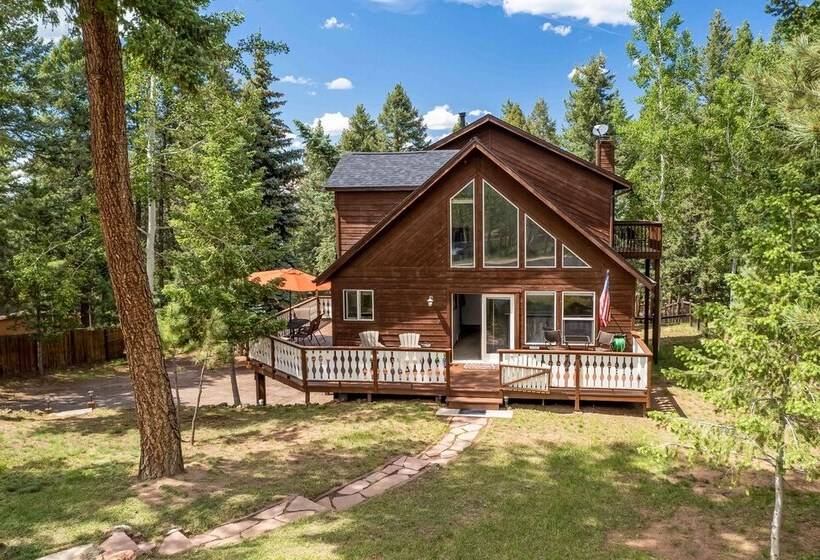 Woodland Park Chalet W/ Deck, Grill & Mtn Views!