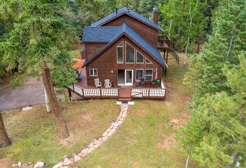 Woodland Park Chalet W/ Deck, Grill & Mtn Views!