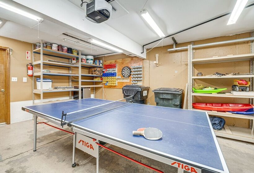 Woodland Park Chalet W/ Deck, Grill & Mtn Views!