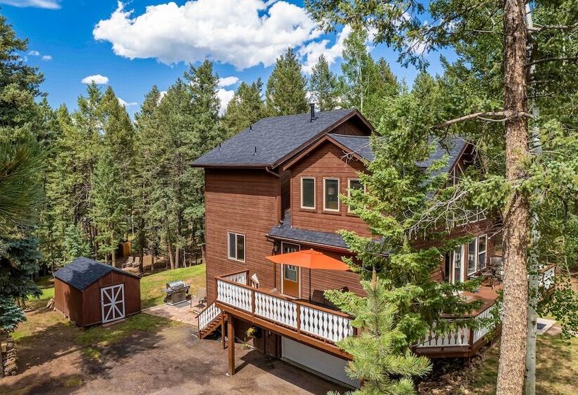 Woodland Park Chalet W/ Deck, Grill & Mtn Views!