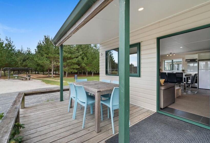 בית מלון כפרי Tasman Holiday Parks   Miranda