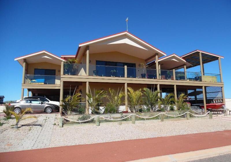 تختخواب و صبحانه On The Deck @ Shark Bay