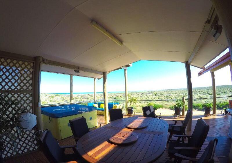 تختخواب و صبحانه On The Deck @ Shark Bay