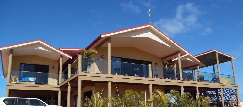 تختخواب و صبحانه On The Deck @ Shark Bay