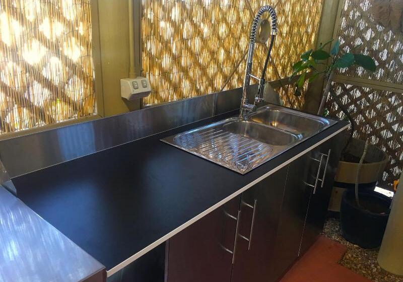 تختخواب و صبحانه On The Deck @ Shark Bay