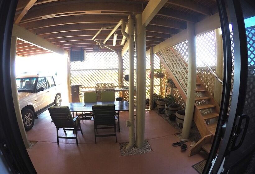 تختخواب و صبحانه On The Deck @ Shark Bay