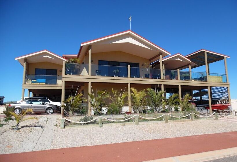 تختخواب و صبحانه On The Deck @ Shark Bay