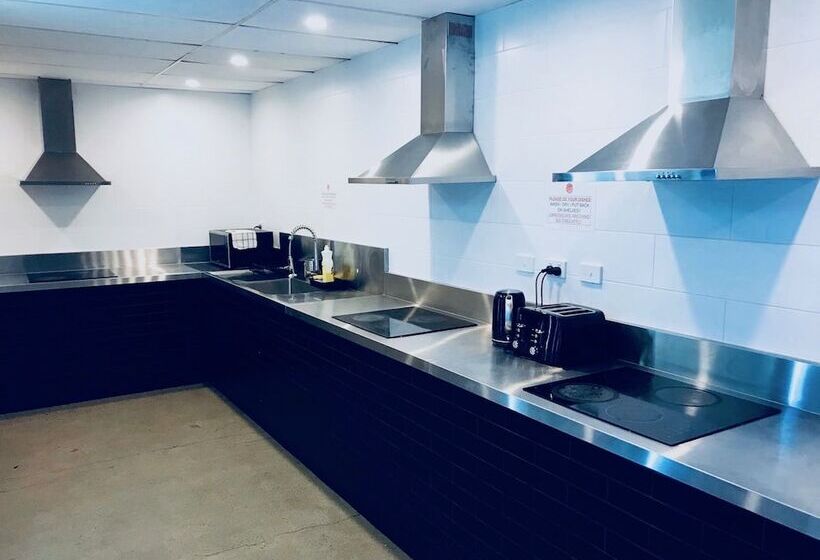 Down Under Hostels   Surfers Paradise