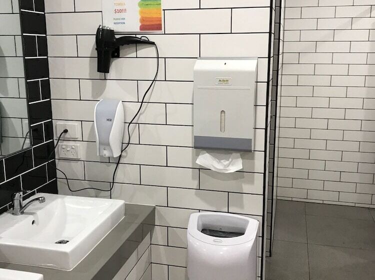 Down Under Hostels   Surfers Paradise