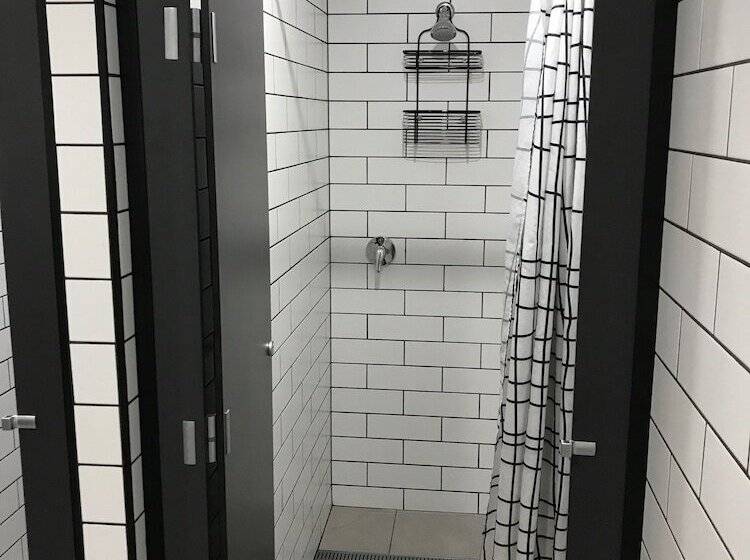 Down Under Hostels   Surfers Paradise