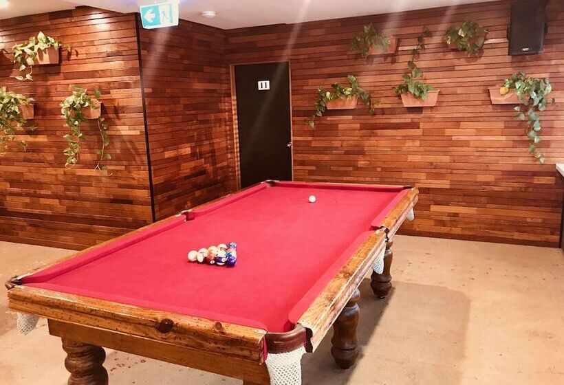 Down Under Hostels   Surfers Paradise