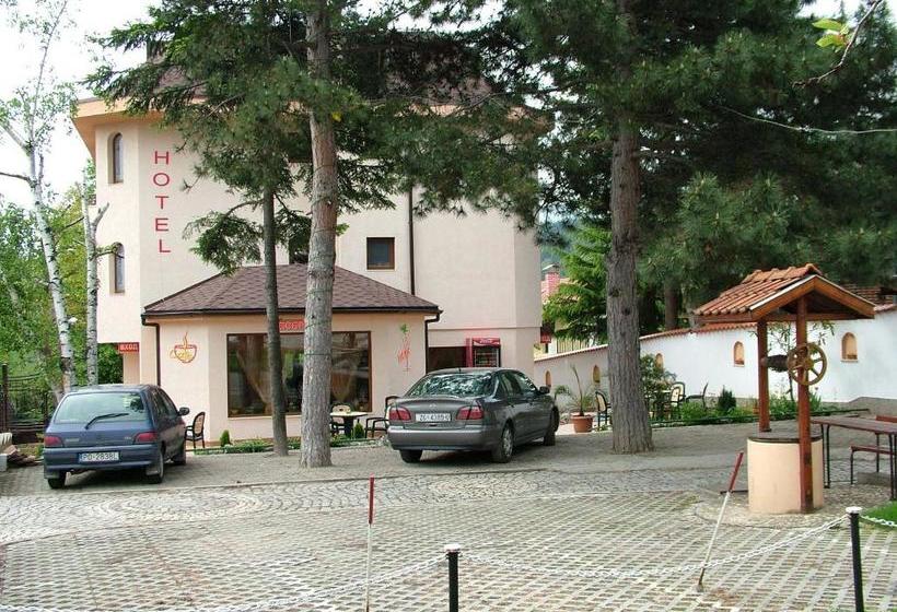 Family Hotel Emaly 1