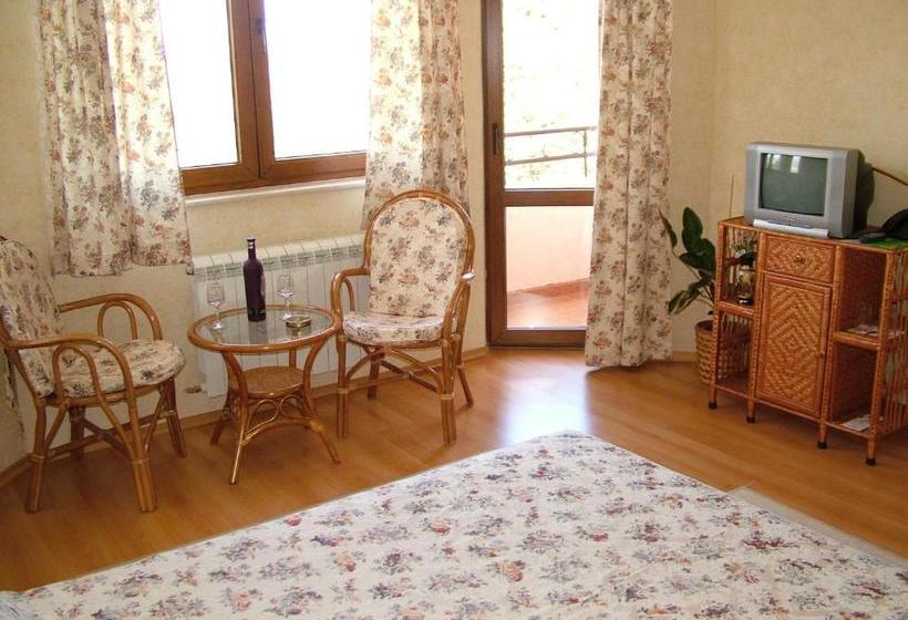 Family Hotel Emaly 1