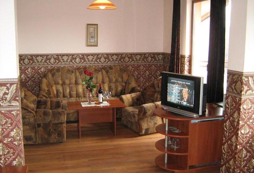 Family Hotel Emaly 1