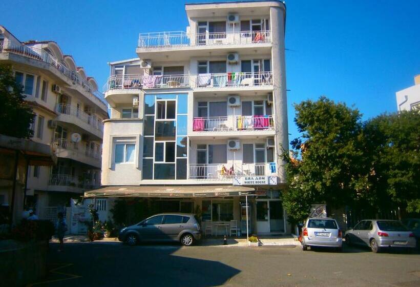 Family Hotel White House