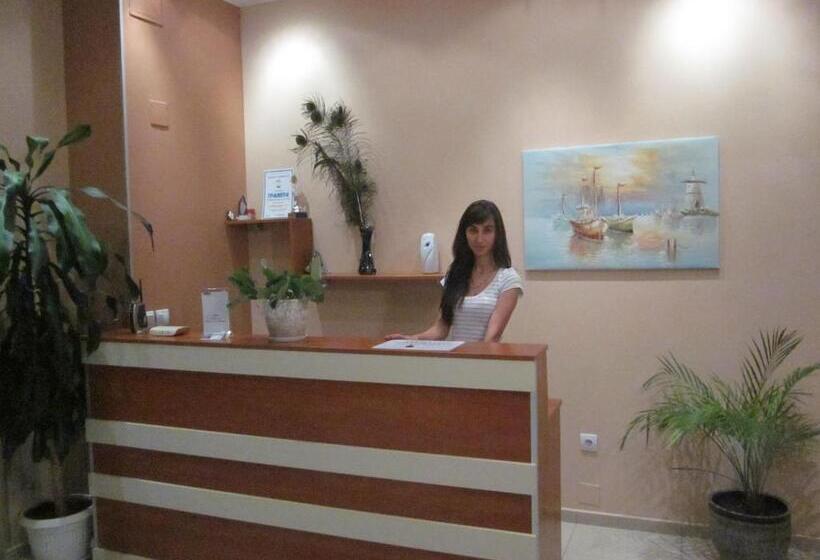 ホテル Albatros 2 Family