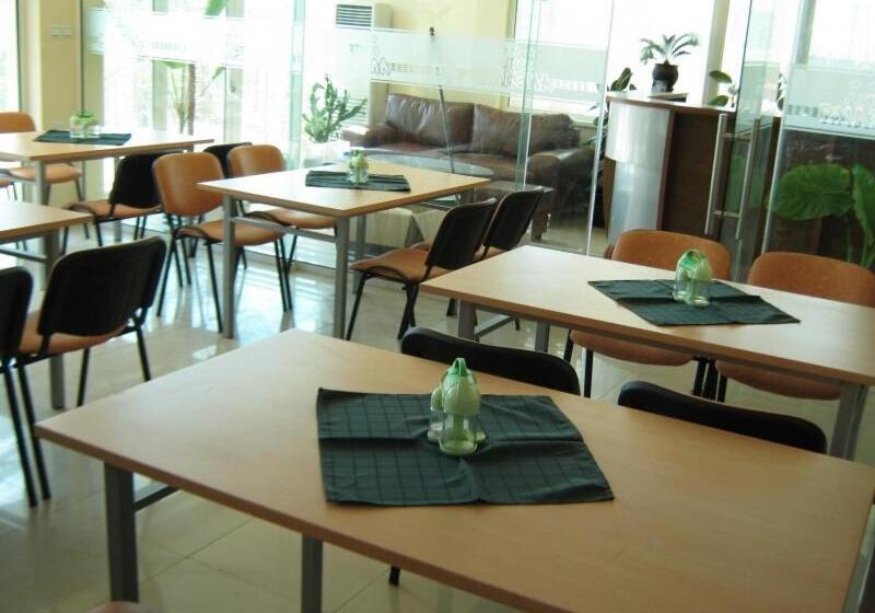 Отель Anelia Family