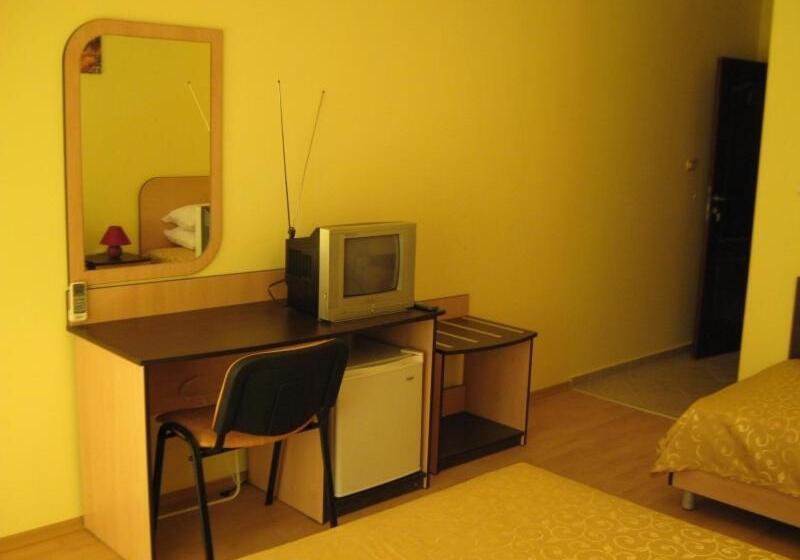 Отель Anelia Family