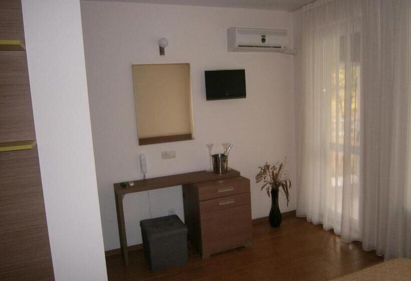 בית מלון כפרי Ariana